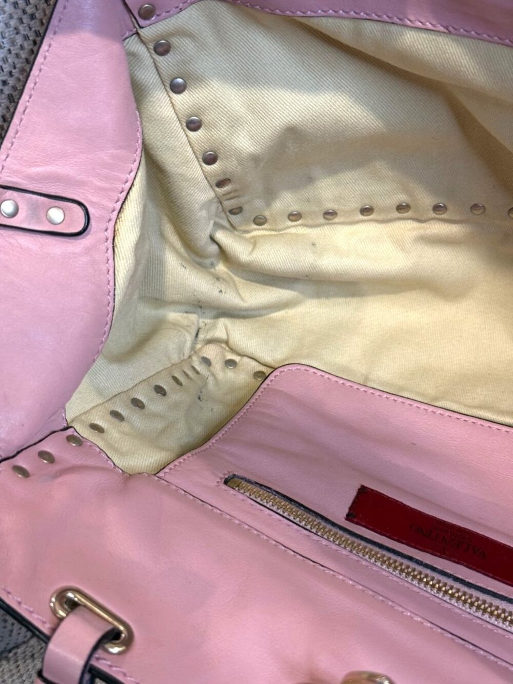 Valentino Garavani Pink Leather Rockstud Trapeze Small Tote Bag with COA - Picture 13 of 15
